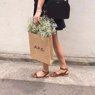 用纸袋装植物 宅在家就能拍出时尚大片