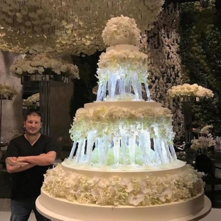 价值百万、高达4米的梦幻婚礼蛋糕长啥样